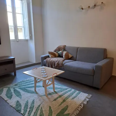 Doors Apartment *