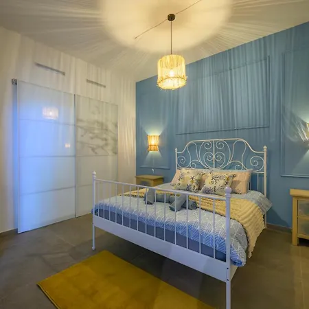Doors Apartment *